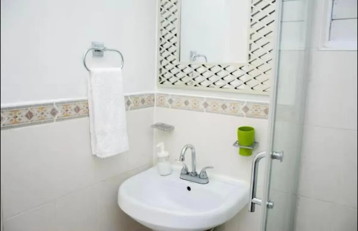 Two Bedroom Apartment In New Кингстон